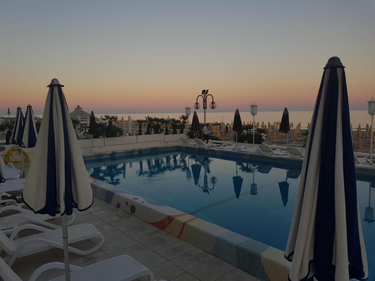 לידו די ג'סולו Hotel Anthony מראה חיצוני תמונה